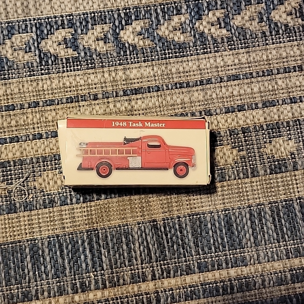 NIB 1999 The Reader's Digest 1948 TASK MASTER Miniature Fire Truck Toy